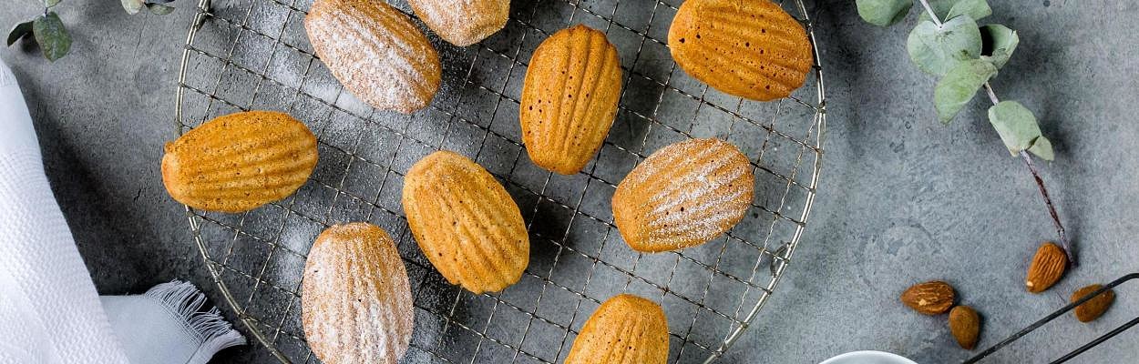 Sugar-free almond madeleines